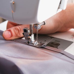 ผ้าม่านสําเร็จรูป vs ผ้าม่านสั่งตัด บ้านคุณเหมาะกับม่านแบบไหน?