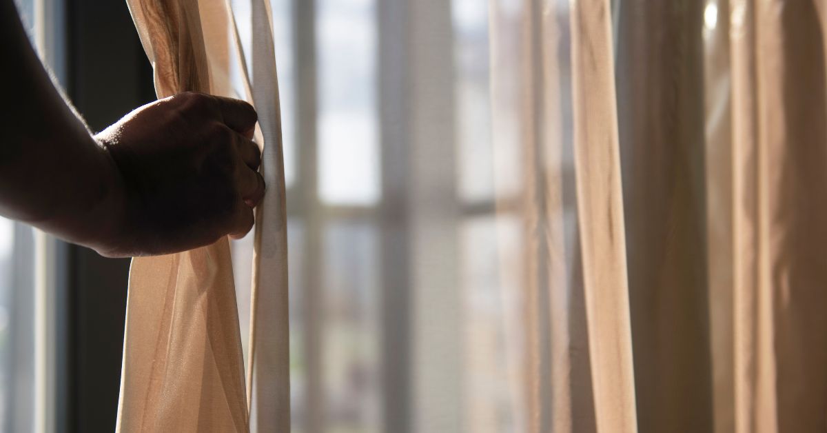 ตกแต่งบ้านสไตล์โมเดิร์น ด้วยผ้าม่านแบบไหนดี