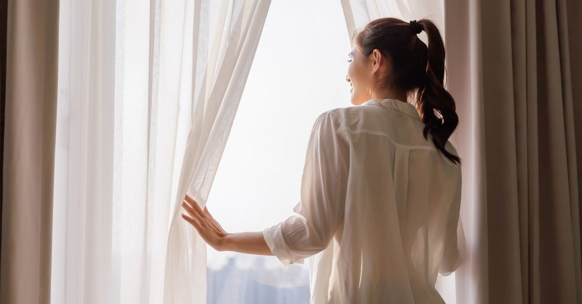 เปลี่ยนห้องธรรมดาให้ทันสมัย ด้วย “ผ้าม่านไฟฟ้า” แสนสะดวก