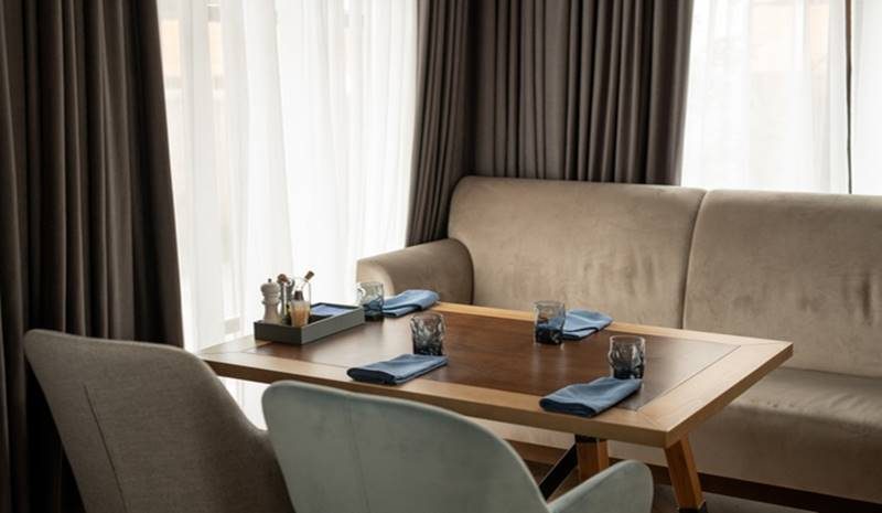 ทำความรู้จัก ‘ผ้าม่านกันแสง’ คืออะไร